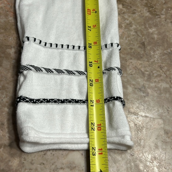 Habitat sweater,women,PTP 19.5” white cotton  pull over,v neck,trim,EC - Picture 11 of 13